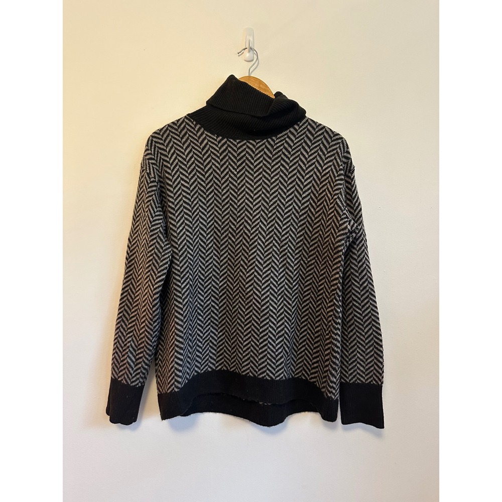 Stitches & Stripes Herringbone Turtleneck Sweater in Black and Grey | Medium